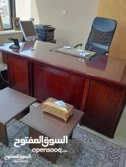  4 اثاث مكتبي مستعمل بحال الوكالة وذات جودة عالية وبفترة استعمال خفيفة جدا