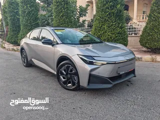  14 تويوتا Bz3X بطارية كبيرة فل مع فتحة