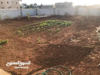  3 منزل مستقل شبه فيلا اربع واجهات حجر قريب من الشارع الرئيسي