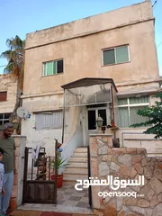  9 بيت مع ارض