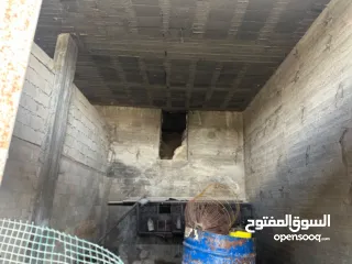  4 محل للإيجار في دير الغصون الشارع الرئيسي القديم مساحة 50 متر مع سدة مع توفر كل الخدمات