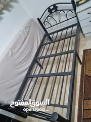  1 تخت حديد للبيع