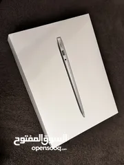 3 للبيع او البدل Macbook air ماك بوك اير 2015 بحالة الوكالة مع الكرتونة و كامل الملحقات