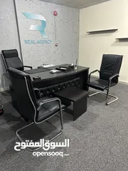  2 اثاث مكتبي متكامل للبيع  بسعر مغري جداً والبيع مستعجل