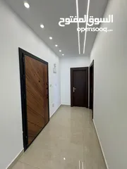  2 شقة لقطة للبيع شبه أرضي شارع المطار النخيل  شبه ارضي مساحة 183م وترس خارجي 170 م ومسبح خاص وكراج خاص