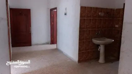  12 منزل للبيع