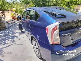  3 تويوتا بريوس هايبرد 2012 بحالة ممتازة