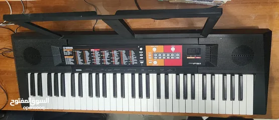  1 YAMAHA PSR F51 PORTABLE KEYBOARD WITH STAND.