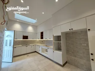  6 5 Bedrooms Villa for Sale in Ghubra REF:973R