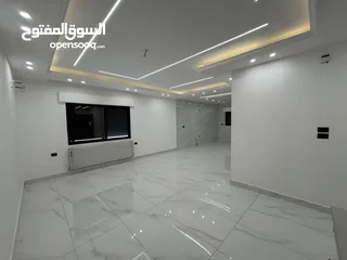  2 شقة طابق اخير مع رووف بمساحة داخلية 230م في طريق المطار - البنيات