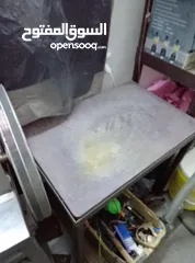  1 مفرمة لحمه مجمده وطاولة تقطيع لحمه