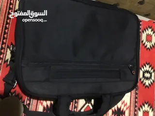  4 البيع شنطه لاب توب حاجه نضيفه وشغاله كويس