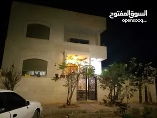  3 بيت للبيع طابقين كل طابق 160متر مساحة الأرض 310