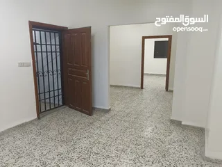  6 شقة طابق ثاني للإيجار في حي نزال بالقرب من شارع الدستور