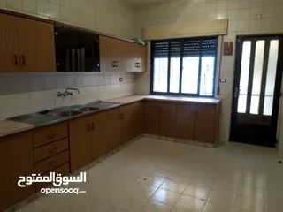  2 شقة فارغة للايجار في الصويفية :