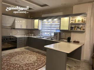  3 منزل فاخر للبيع شبه ارضي خلف الراهبات الوردية مقابل مسجد عمر ابن الخطاب للبيع بسبب السفر