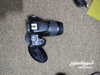  11 كاميرا كانون 250D مع عدسات احترافية