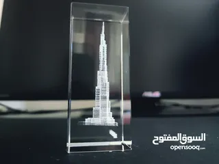  6 مجسم برج خليفة منحوت بالليزر داخل مكعب زجاجي 3D