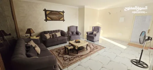  4 شقة فاخرة للإيجار بتصميم مودرن في حي هادئ وقريب من الخدمات