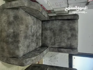  3 ثلاث كراسي مخمل لون رمادي للبيع ممكن ينحطو لصالونات الشعر (بديكير & مناكير)