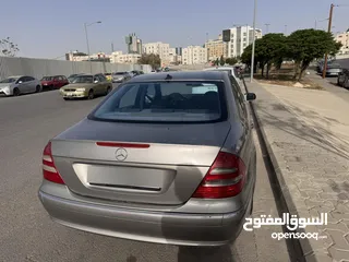  4 مرسيدس E 200 موديل 2004 للبيع