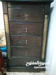  1 غرفة نوم بحالة ممتازة جدا استعمال عرسان نضيف للبيع بسبب السفر بدون فرشة الاضواء شغالة
