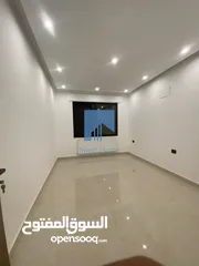  5 شقة أرضية فاخرة للبيع في خلدا  - خلف بردايس 171م مع ترس 50م تشطيب سوبر ديلوكس لم تسكن