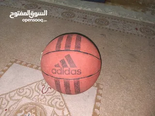  1 كرة سلة Adidas أصلية من امريكا لون احمر و شعار اديداس بالاسود