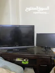  1 شاشتان ( تلفزيون وشاشة كمبيوتر)