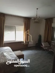  11 شقة أرضية معلقة (طابقية) 257م في أرقى مناطق عبدون / ref 3099