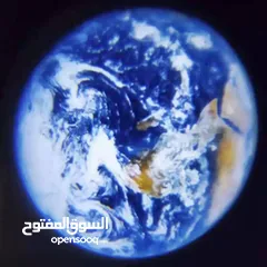  2 برجكتور ديكور  مضيء شكل كوكب ارض او قمر   تحكم بحجم القطر  حسب الرغبه و كلما خفتت الإضاءة المحيطه