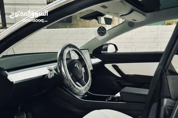  3 Tesla model 3 midrange 2019  (داخلية بيضاء)
