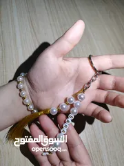 9 ميداليات واساور وتوزيعات أعراس وحقائب من الخرز