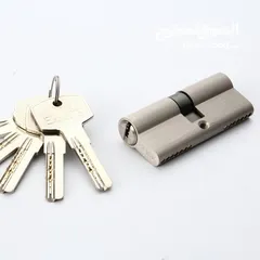  9 صيانه جميع أبواب الأمان والخشب وفتح الأبواب المغلقة بدون أي ضرر خدمه 24ساعه