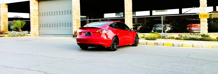  4 تيسلا 2023 model 3 فحص كامل 4 جــيــد ممشى قليل 18 الف بحالة الوكالة لون مميز بسعر لقطة ومحروووق