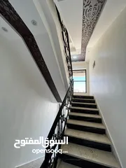  1 150متر + روف مبني 40 متر + 60 متر ترس خارجي في ضاحية الامير علي مقابل عمان ويفز