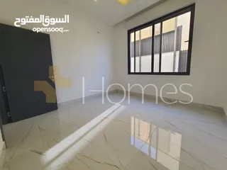  11 شقة طابق اول للبيع في رجم عميش بمساحة بناء 260م