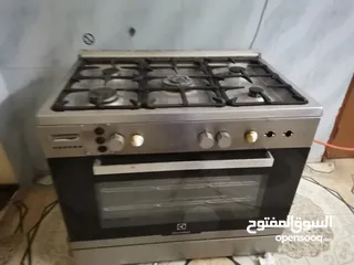  1 Good condation five burner oven