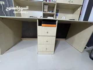  2 مكتب أثاث مكتبي خشبي مع جوارير وخزاين للمنزل لغرفه نوم او غرفة عمل حجم كبير واجهه كامله للبيع