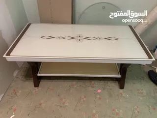  1 للبيع طاولة شبه حديدة - For sale, almost new table