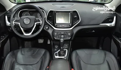  8 Jeep Cherokee TrailHawk ( 2014 Model ) in Grey Color GCC Specs