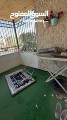  2 للبيع – شقة طابق أرضي مميزة في موقع استراتيجي الموقع: على شارع الاستقلال، بالقرب من المدارس والخدمات