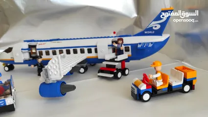  4 LEGO toy " Plane with workers and cars"