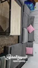  1 طقم كنب للبيع بسعر مغري محشي ريش واسفنج سهل الفك وسهل الغسيل لانه كل قطعة لحال