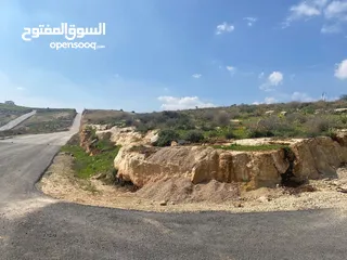  16 قطعة ارض للبيع ( منطقة فلل وقصور )واصل جميع الخدمات ( على قمة بيرين )