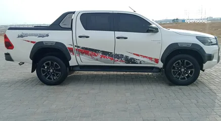  8 Toyota Hilux Adventure SR5 V6 4.0 L Full Option Model 2022