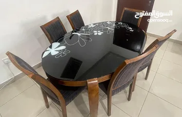  1 طاولة سفرة وطاولة وسط وطاولة تلفزيون
