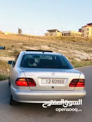  2 Mercedes E200 kom