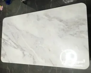  5 مزنون مع طاوله وسط فاخر جرانيت شبه جديد