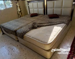  2 تخوت مفرد ونص خشب زان ثقيل مع جلد وفرشات هارموني  اصليه زنبركيه مريحه جدا ،استخدام بسيط ،عدد 6 تخوت